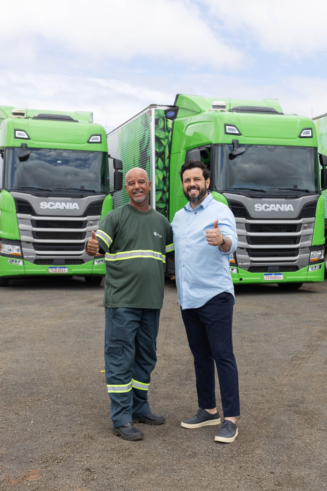 Caminhões Scania verdes da frota MGBA Transportes